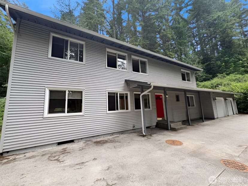Property photo for 24404 Se Mirrormont Boulevard, Issaquah photo 2