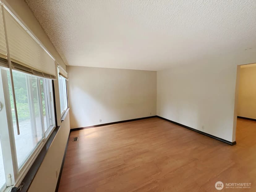 Property photo for 24404 Se Mirrormont Boulevard, Issaquah photo 8
