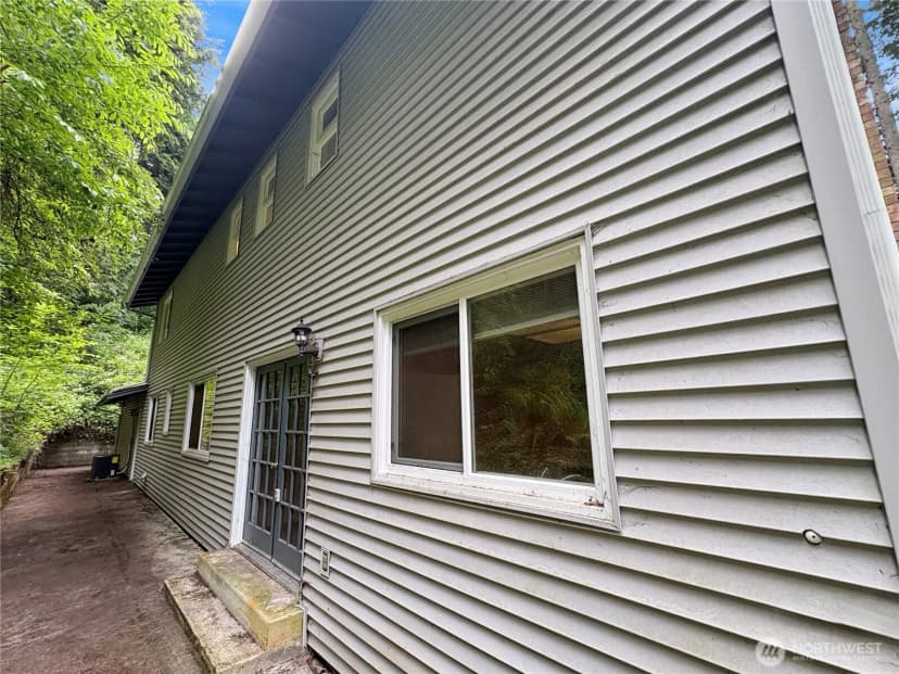 Property photo for 24404 Se Mirrormont Boulevard, Issaquah photo 4