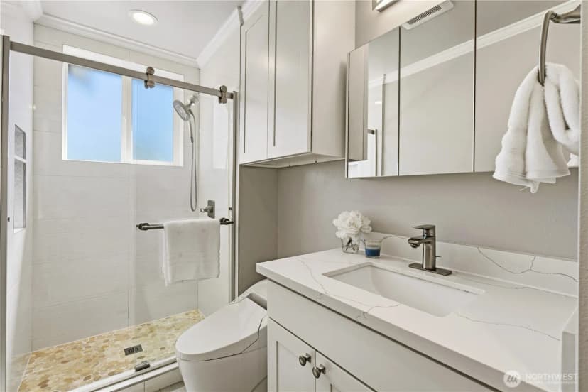 Property photo for 16105 Northup Way, Bellevue photo 30