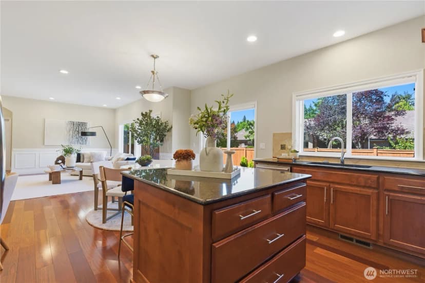 Property photo for 16105 Northup Way, Bellevue photo 11