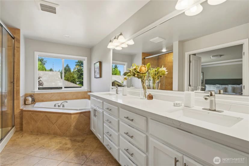 Property photo for 16105 Northup Way, Bellevue photo 26