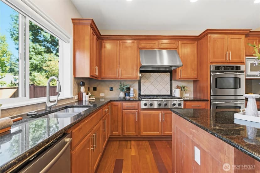 Property photo for 16105 Northup Way, Bellevue photo 13