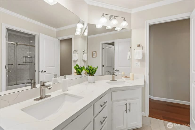Property photo for 16105 Northup Way, Bellevue photo 32