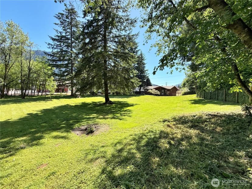 Property photo for 111 1st Street, Morton photo 2