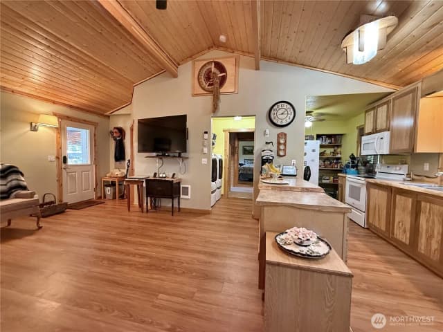 Property photo for 111 1st Street, Morton photo 3