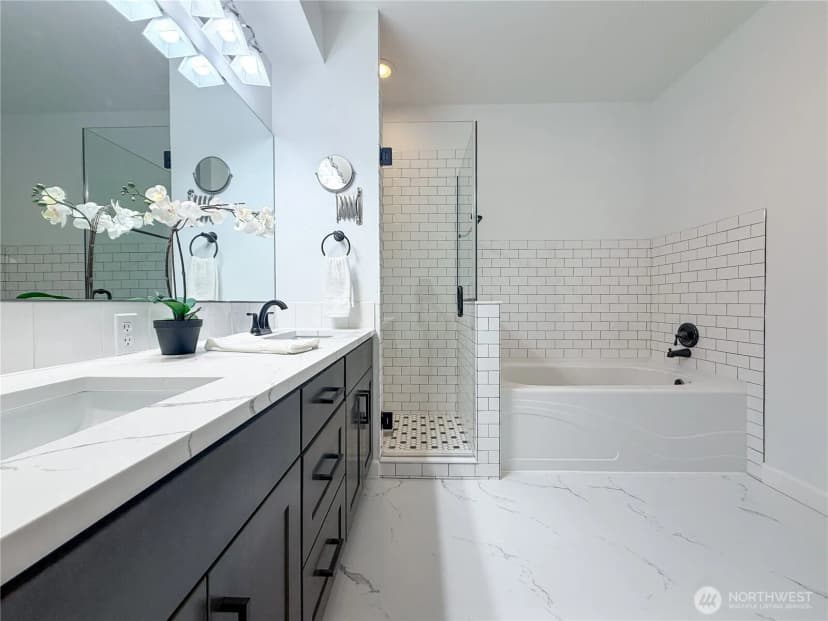 Property photo for 12208 Ne 24th Street #124, Bellevue photo 11