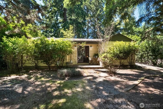 Property photo for 13753 Stone Avenue N, Seattle photo 2