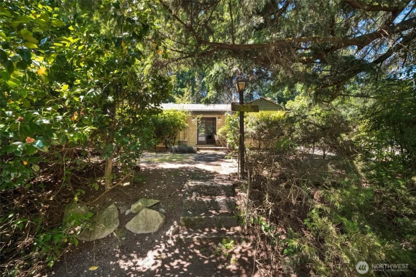 Property photo for 13753 Stone Avenue N, Seattle photo 4