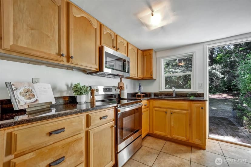 Property photo for 13753 Stone Avenue N, Seattle photo 15
