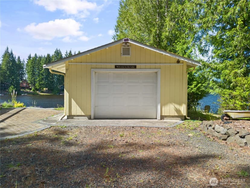 Property photo for 71 E Case Place W, Shelton photo 21