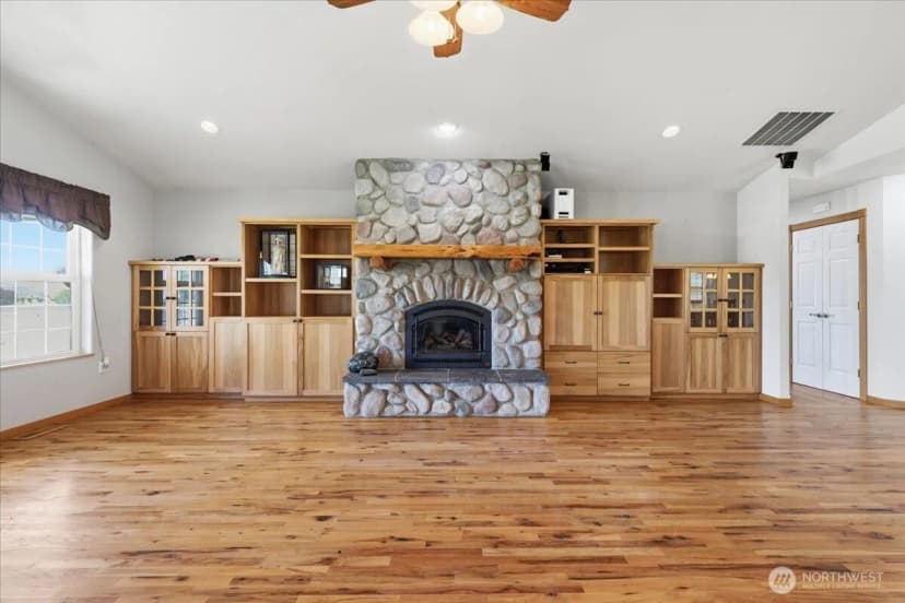 Property photo for 55212 Bay Area Drive, Electric City photo 6