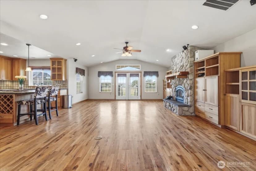 Property photo for 55212 Bay Area Drive, Electric City photo 3