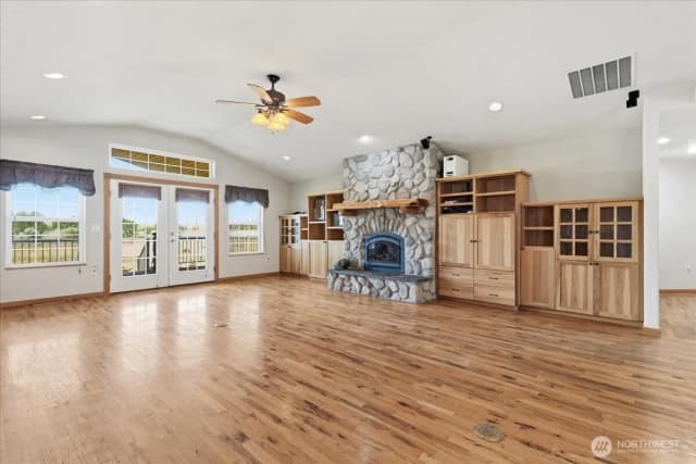 Property photo for 55212 Bay Area Drive, Electric City photo 5