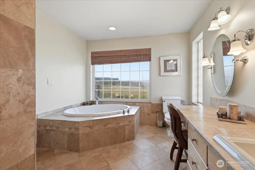 Property photo for 55212 Bay Area Drive, Electric City photo 16