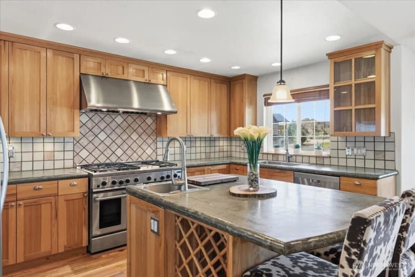 Property photo for 55212 Bay Area Drive, Electric City photo 9