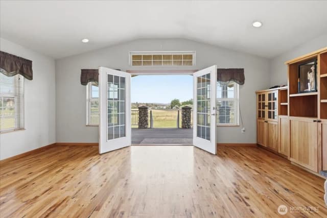 Property photo for 55212 Bay Area Drive, Electric City photo 4