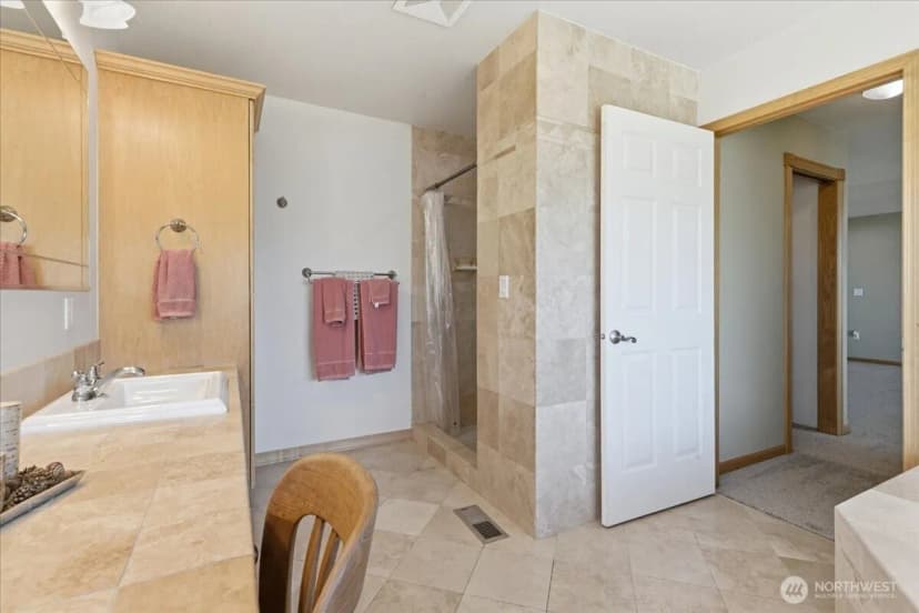 Property photo for 55212 Bay Area Drive, Electric City photo 18