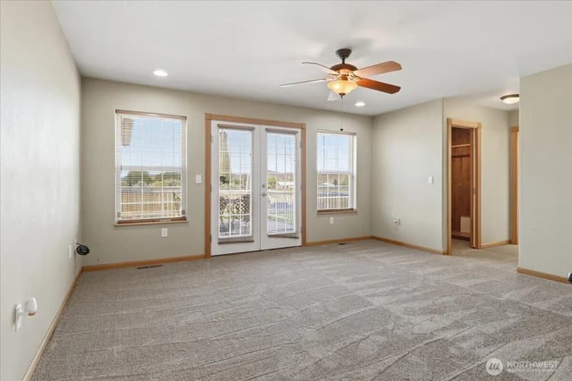 Property photo for 55212 Bay Area Drive, Electric City photo 14