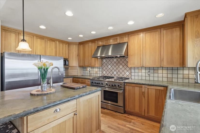 Property photo for 55212 Bay Area Drive, Electric City photo 10