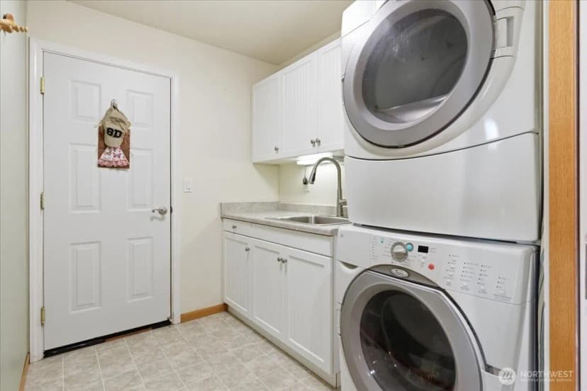 Property photo for 55212 Bay Area Drive, Electric City photo 23