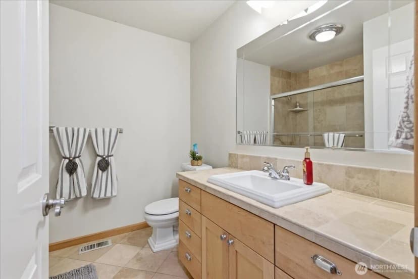 Property photo for 55212 Bay Area Drive, Electric City photo 20