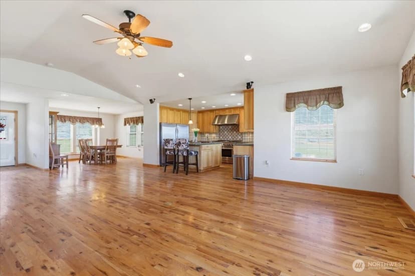 Property photo for 55212 Bay Area Drive, Electric City photo 7
