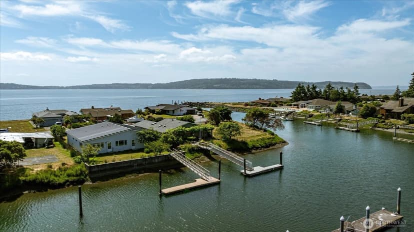 Property photo for 2169 Mariner Beach Drive, Oak Harbor photo 2