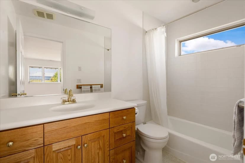 Property photo for 2169 Mariner Beach Drive, Oak Harbor photo 27