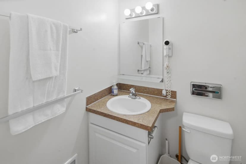 Property photo for 4731 12th Avenue Ne, Seattle photo 16