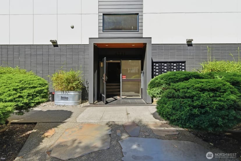 Property photo for 4731 12th Avenue Ne, Seattle photo 6