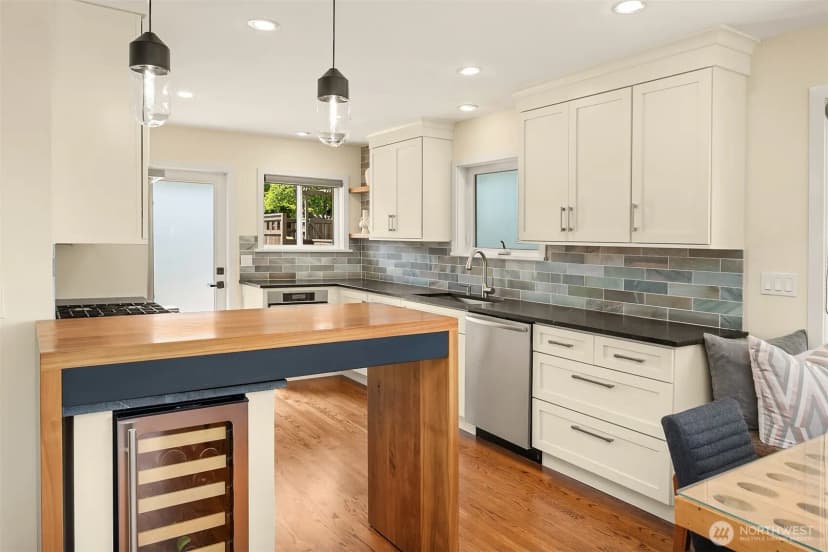 Property photo for 3218 36th Avenue Sw, Seattle photo 10