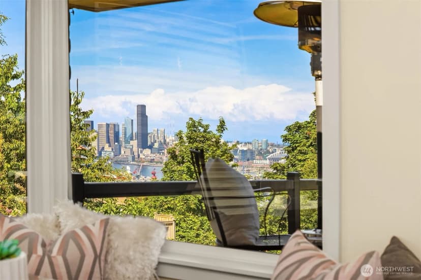 Property photo for 3218 36th Avenue Sw, Seattle photo 8