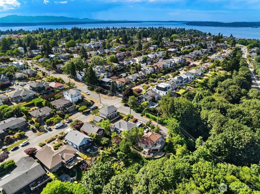 Property photo for 3218 36th Avenue Sw, Seattle photo 38