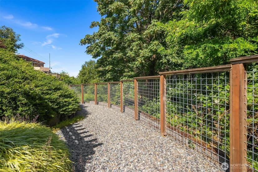 Property photo for 3218 36th Avenue Sw, Seattle photo 32