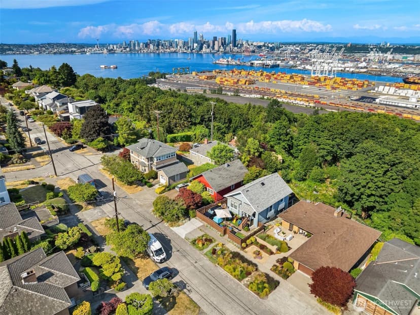 Property photo for 3218 36th Avenue Sw, Seattle photo 36