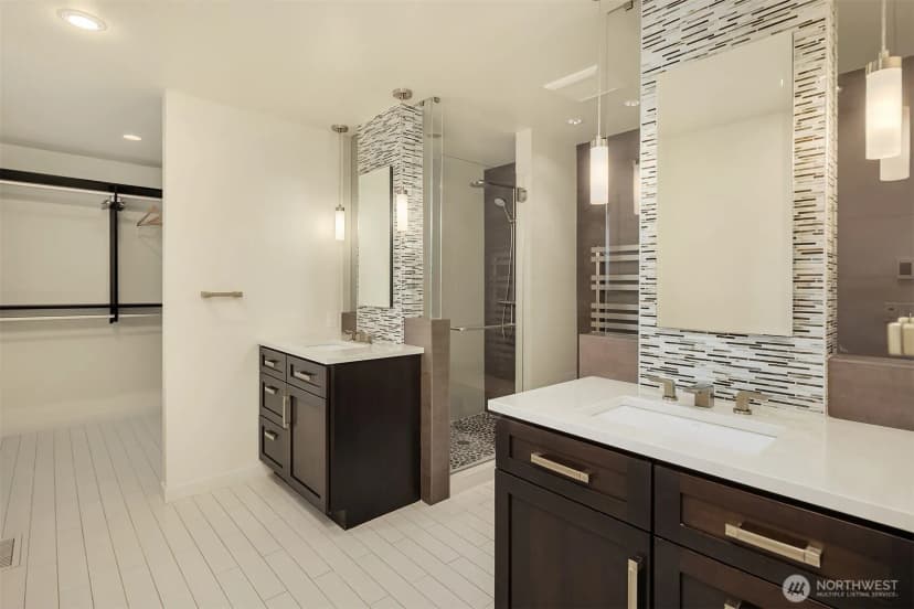Property photo for 3218 36th Avenue Sw, Seattle photo 17