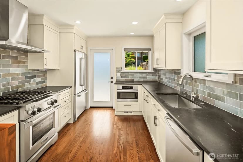 Property photo for 3218 36th Avenue Sw, Seattle photo 12