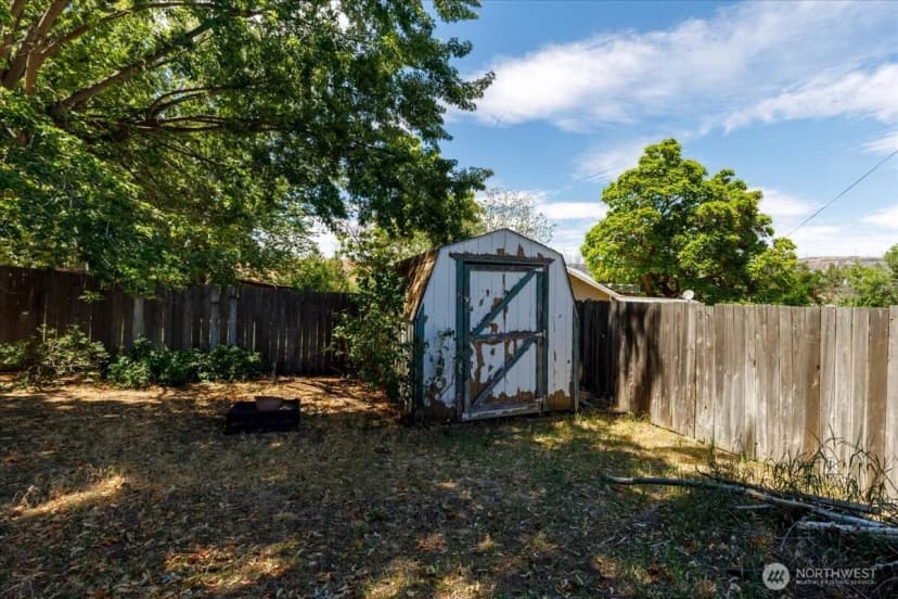 Property photo for 21 Diamond Street, Electric City photo 30