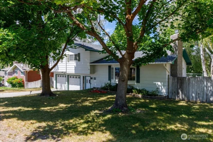 Property photo for 21 Diamond Street, Electric City photo 2