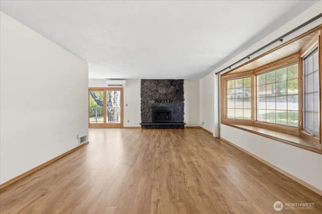 Property photo for 21 Diamond Street, Electric City photo 4