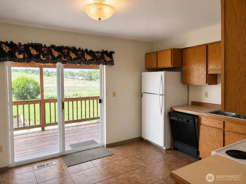 Property photo for 8 Orchard Loop S., Tonasket photo 6