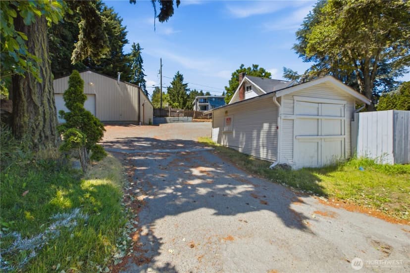 Property photo for 13025 Ambaum Boulevard Sw, Burien photo 2