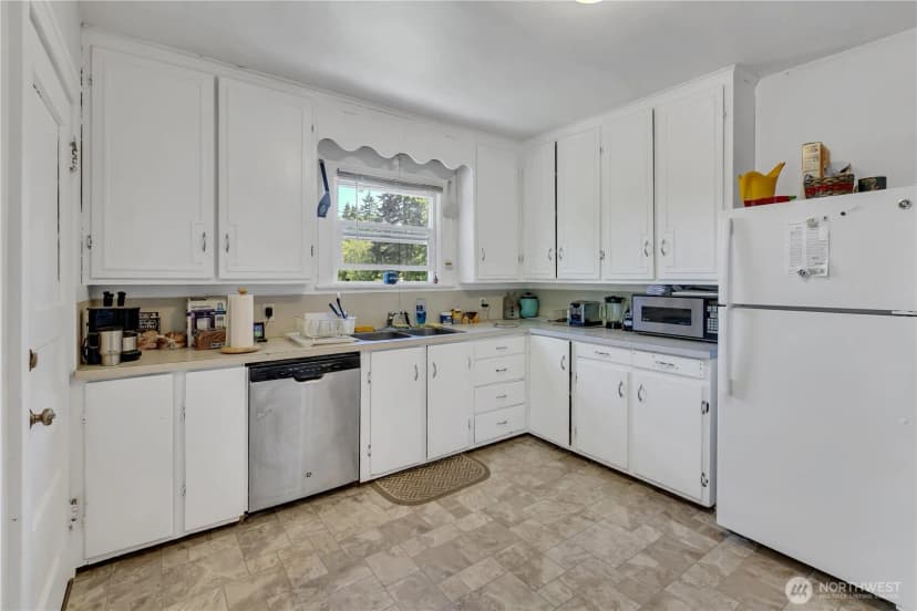 Property photo for 13025 Ambaum Boulevard Sw, Burien photo 11