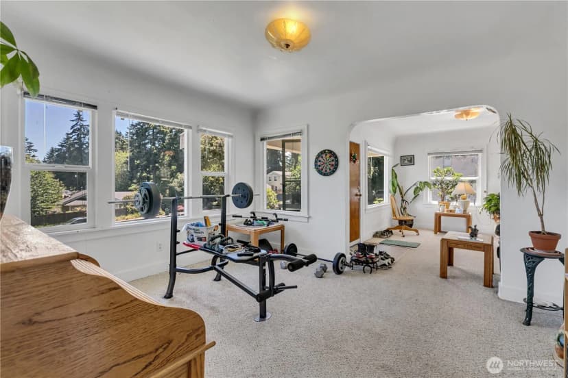 Property photo for 13025 Ambaum Boulevard Sw, Burien photo 9