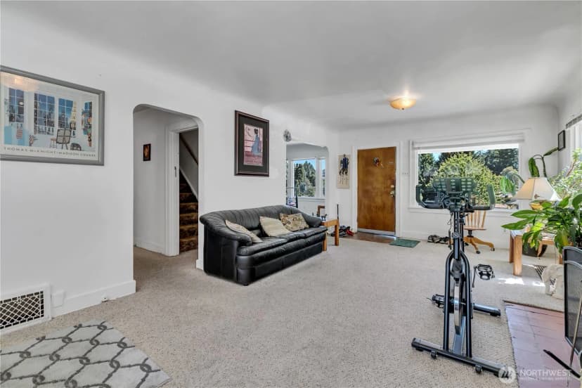 Property photo for 13025 Ambaum Boulevard Sw, Burien photo 6