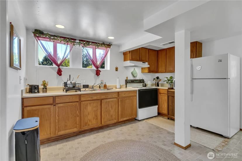 Property photo for 13025 Ambaum Boulevard Sw, Burien photo 23