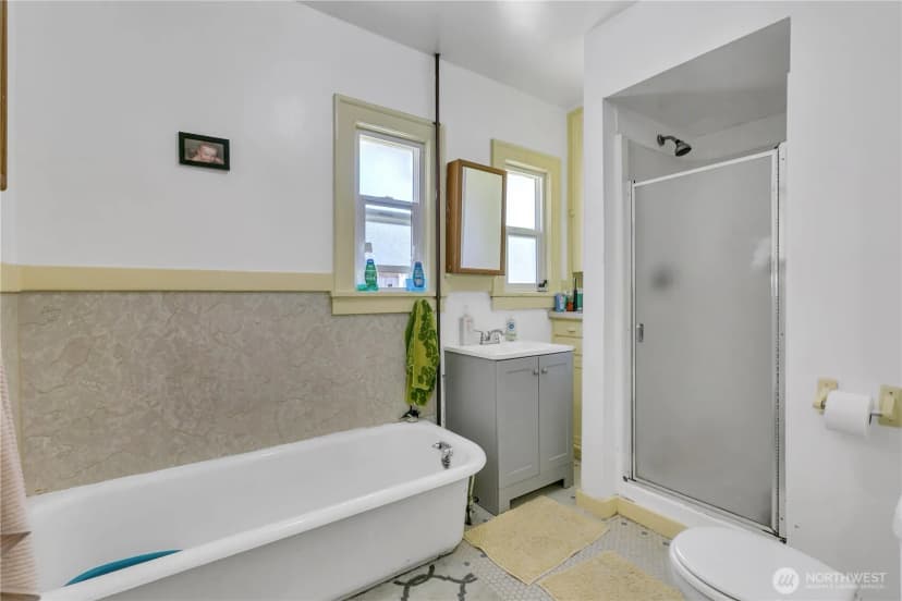 Property photo for 13025 Ambaum Boulevard Sw, Burien photo 14