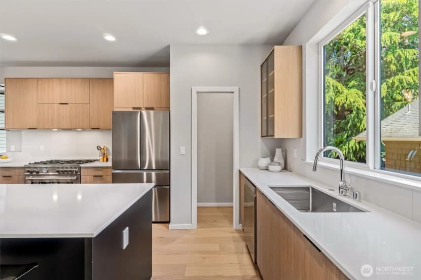 Property photo for 4460 Midvale Avenue N, Seattle photo 14