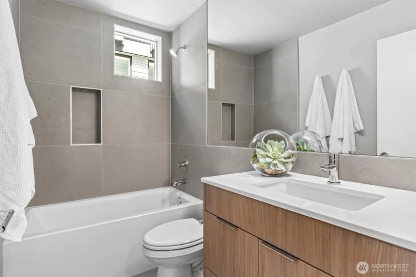 Property photo for 4460 Midvale Avenue N, Seattle photo 24